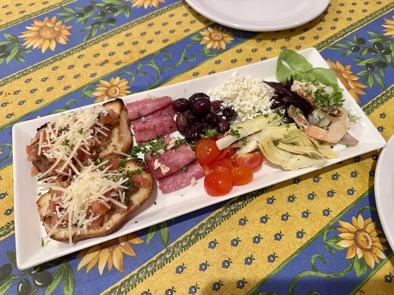 Mittagstisch: Pasta + Salat 9,90 €
