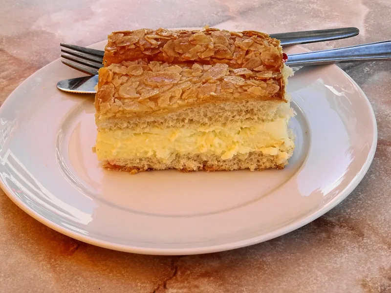 Bergische Waffel mit heißen Kirschen